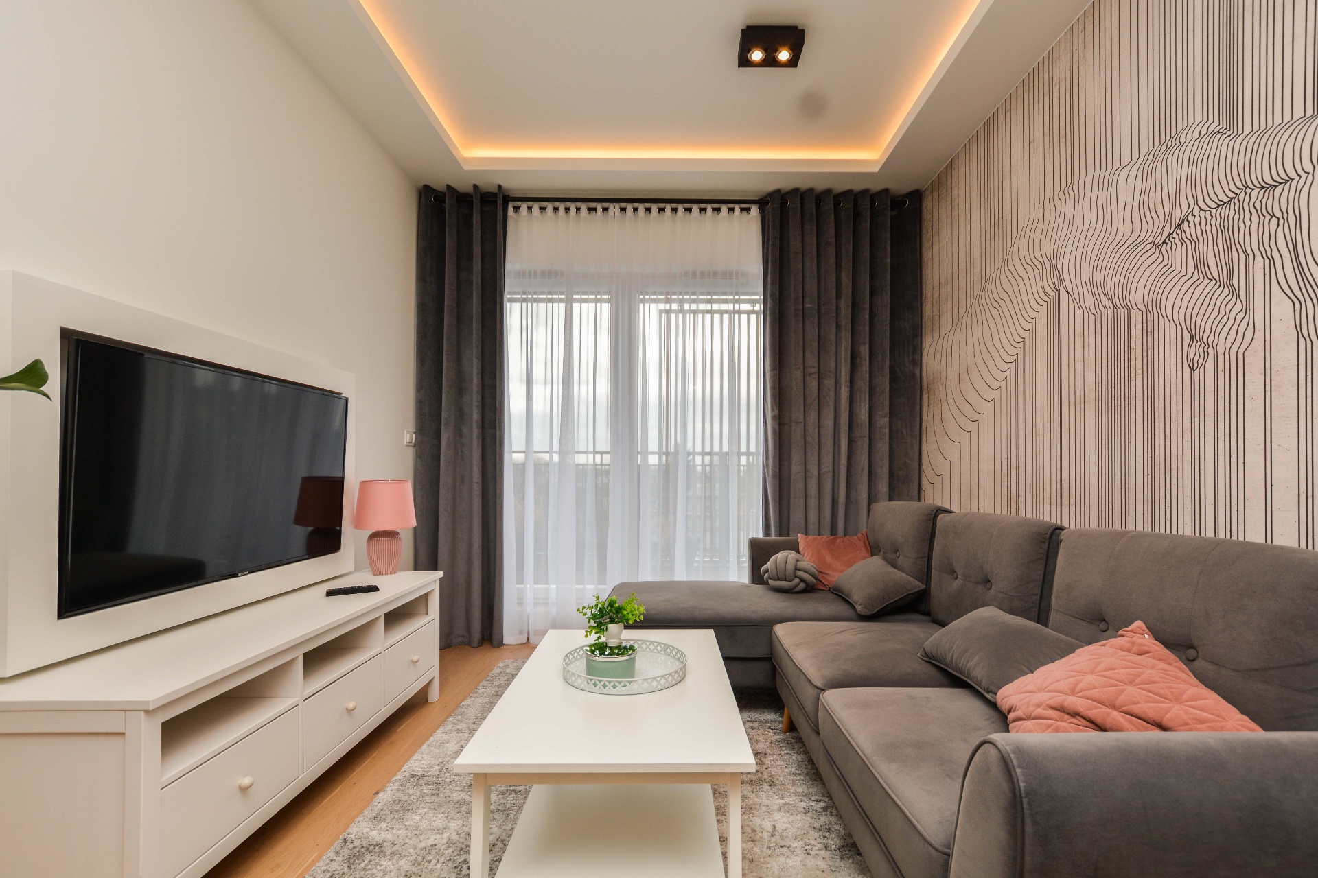 Nowoczesne mieszkanie do wynajmu w Krakowie - salon z eleganckim wyposażeniem